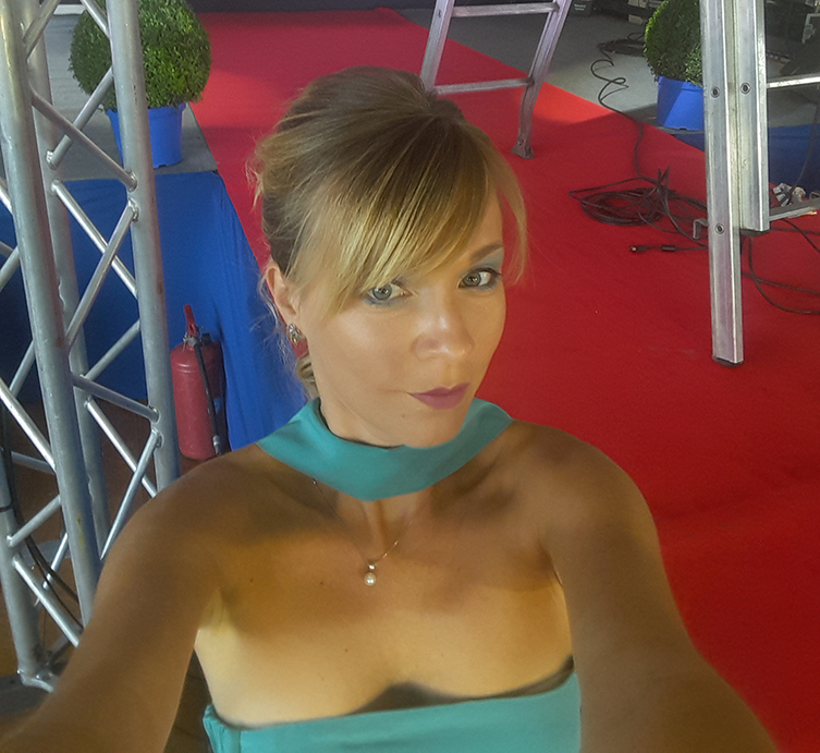 Ilaria live